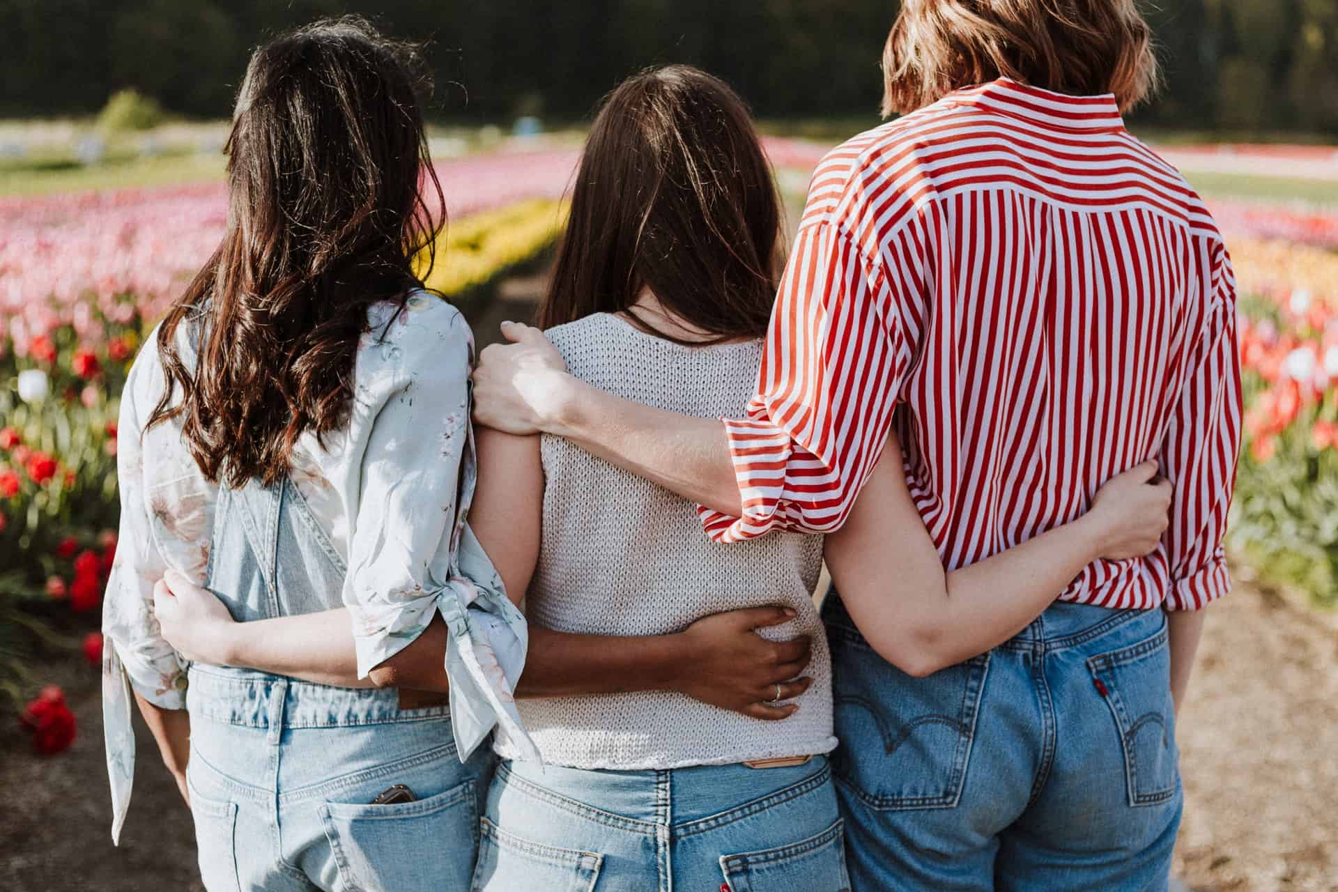 hugging friends; how to love others according to the bible